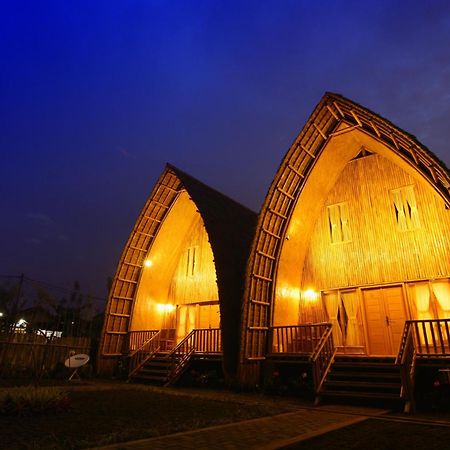 Villa Chavaminerva Bambu - Lembang Cikareumbi Bagian luar foto